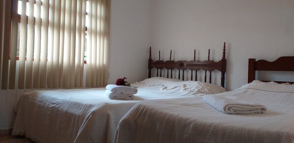 2 bedrooms, iron/ironing board, free WiFi, bed sheets