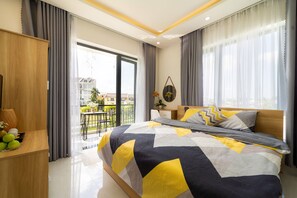 Zimmersafe, Schreibtisch, Verdunkelungsvorhänge, schallisolierte Zimmer