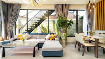 32-inch Smart TV with satellite channels, TV