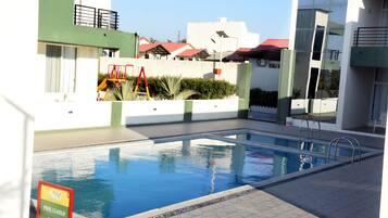 Una piscina cubierta
