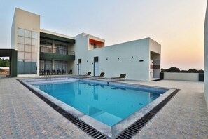 Indoor pool - Gir Athiz Resort With Swimming Pool (Talala)