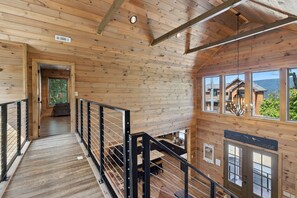 Cabin, 4 Bedrooms | Interior