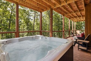 Cabin, 4 Bedrooms | Outdoor spa tub