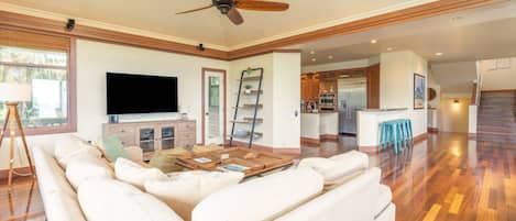 House, 4 Bedrooms | Living room | Smart TV