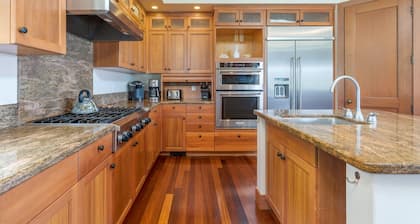 Mauna Pua - A Four Bedroom Vacation Rental Home by RedAwning