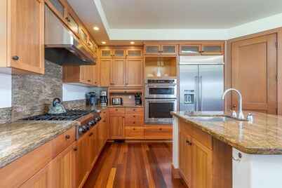 Mauna Pua - A Four Bedroom Vacation Rental Home by RedAwning