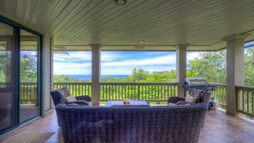 House, 4 Bedrooms | Balcony