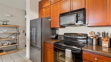 Condo, 2 Bedrooms | Private kitchen | Fridge, oven, coffee/tea maker, toaster