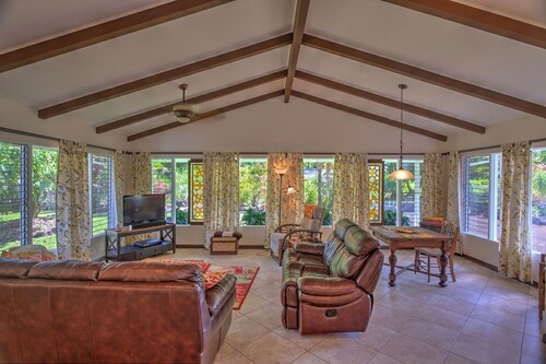 Hale O Nani Mala Pua 3 Bedroom Home by RedAwning