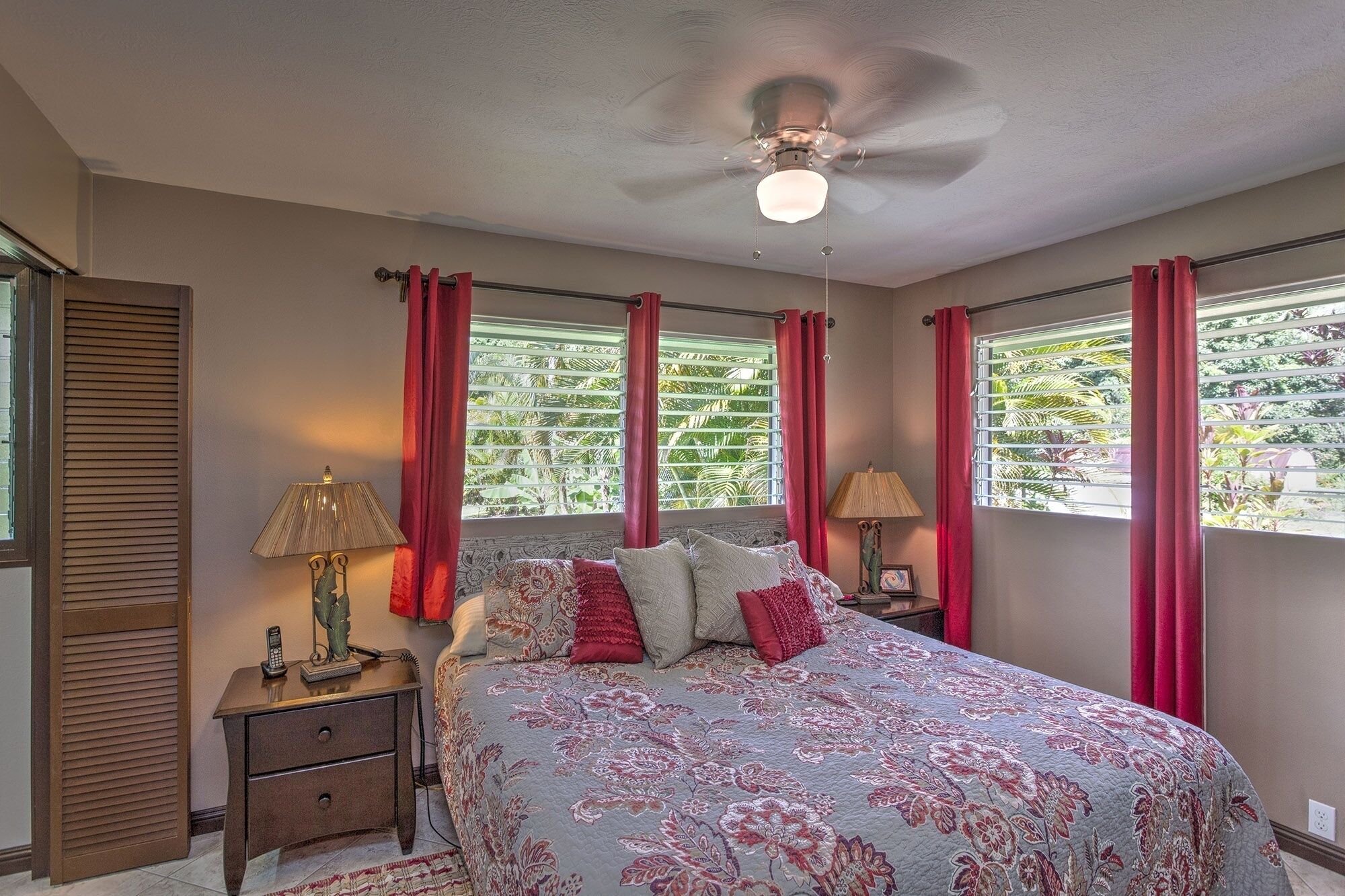 3 عدّة غرف نوم ومكواة/لوح كي وواي فاي مجانًا وملاءات أسرّة