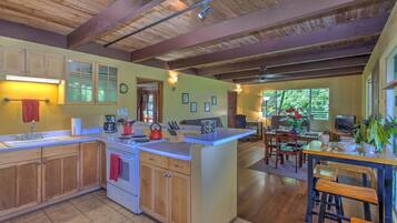 Rumah, 1 kamar tidur | Dapur pribadi | Lemari es, oven, mesin pembuat kopi/teh, dan pemanggang roti