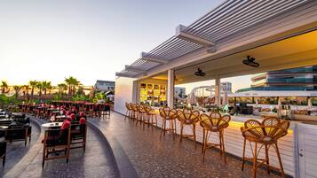 2 bars/lounges, poolside bar