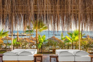 Free beach cabanas, sun loungers, beach umbrellas, beach towels - Rubi Platinum Sign (Alanya)