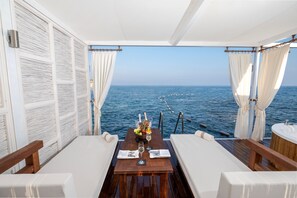 3 restaurants, spécialités Cuisine internationale