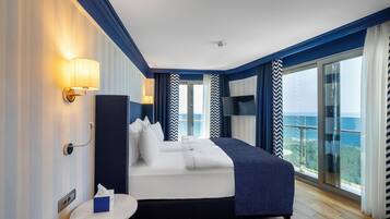 Superior Suite, Jetted Tub | 1 bedroom, free minibar, in-room safe, desk