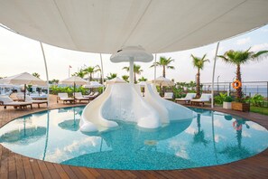 Indoor pool, outdoor pool, pool umbrellas, sun loungers - Rubi Platinum Sign (Alanya)