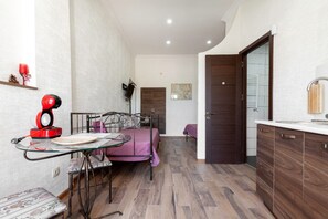 1 camera, ferro/asse da stiro, Wi-Fi