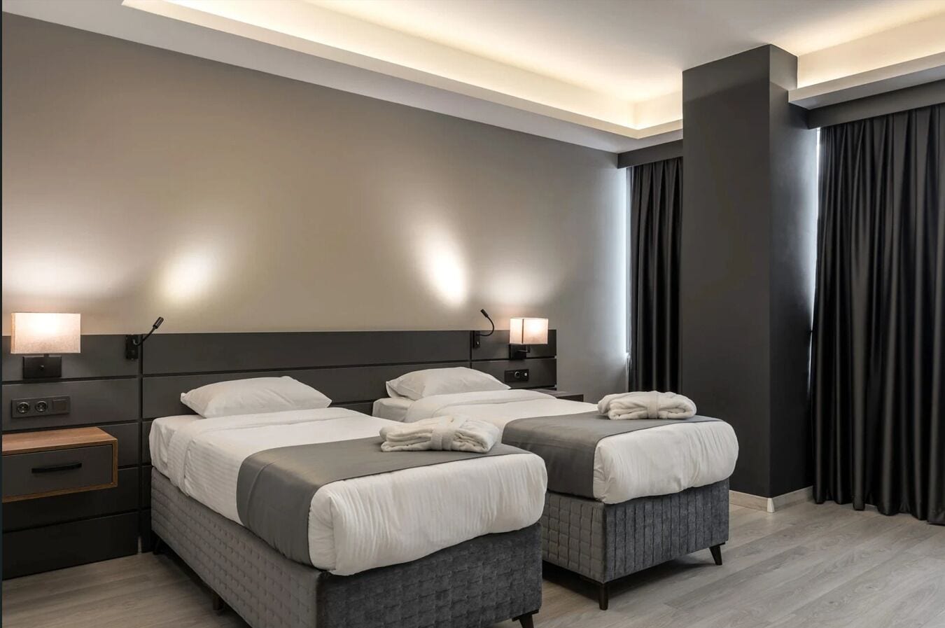 Junior Suite | Premium bedding, minibar, in-room safe, laptop workspace