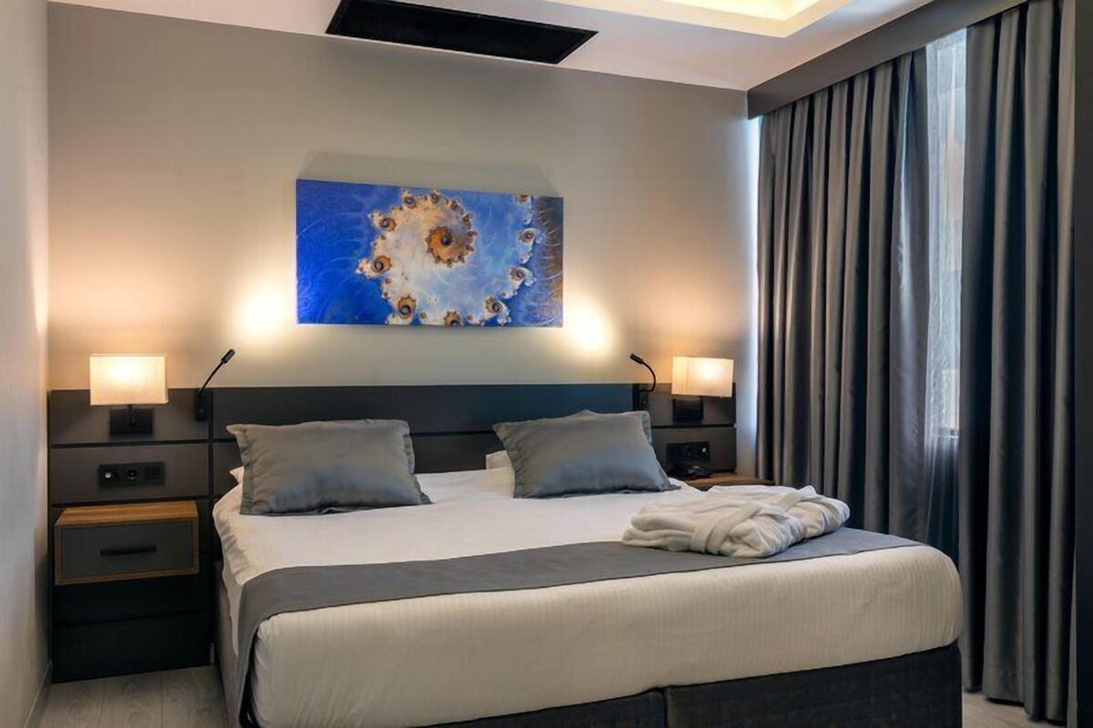 Premium bedding, minibar, in-room safe, laptop workspace