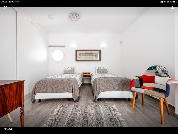 Memory foam beds, in-room safe, individually decorated, desk - Oasis de lumière (Olhao)