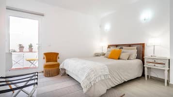 Comfort-huone | Memory foam -patjalliset sängyt, tallelokero huoneessa