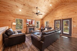 Cabane, 3 chambres | Salle de séjour | TV connectée de 30 pouces avec chaînes par câble, télévision