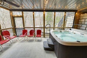Cabana, vários quartos | Banheira de hidromassagem particular