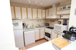 Frigorifero, microonde, forno, macchina per tè/caffè