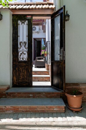 تفاصيل الفندق من الخارج