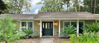 プライベートレイクにある隠れ家の広大な家、オプションのゲストハウス