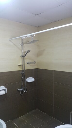 Deluxe Apartment | Bathroom | Slippers, towels, soap, shampoo - Sunrise Hotel Apartments (Sharjah)