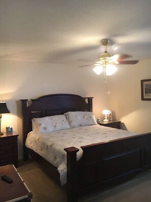 2 Schlafzimmer, Schreibtisch, Bügeleisen/Bügelbrett, kostenloses WLAN