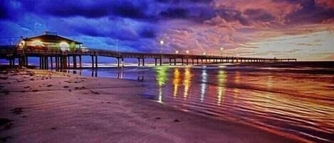 Beach nearby, sun-loungers, beach towels