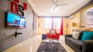 Luxury Apartment | Living room | 32-inch Smart TV with satellite channels, TV