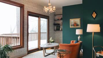 Smart TV, fireplace, offices