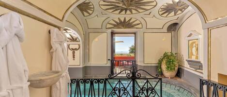 Innenpool, Außenpool