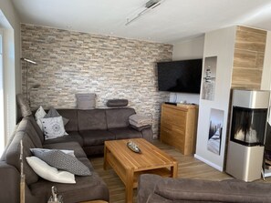 Smart TV, fireplace, DVD player