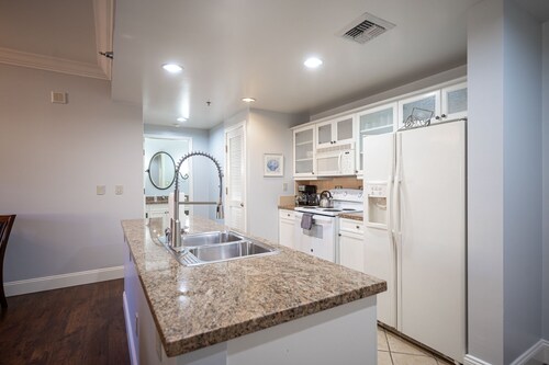 Große 2Br 2Ba im Herzen des Lake Las Vegas Village!