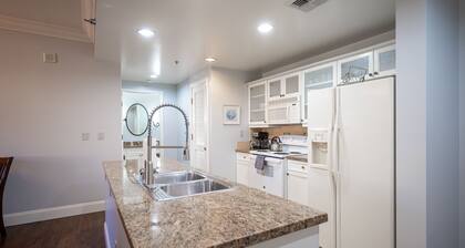 Updated 2Br 2Ba in the heart of Lake Las Vegas Village!