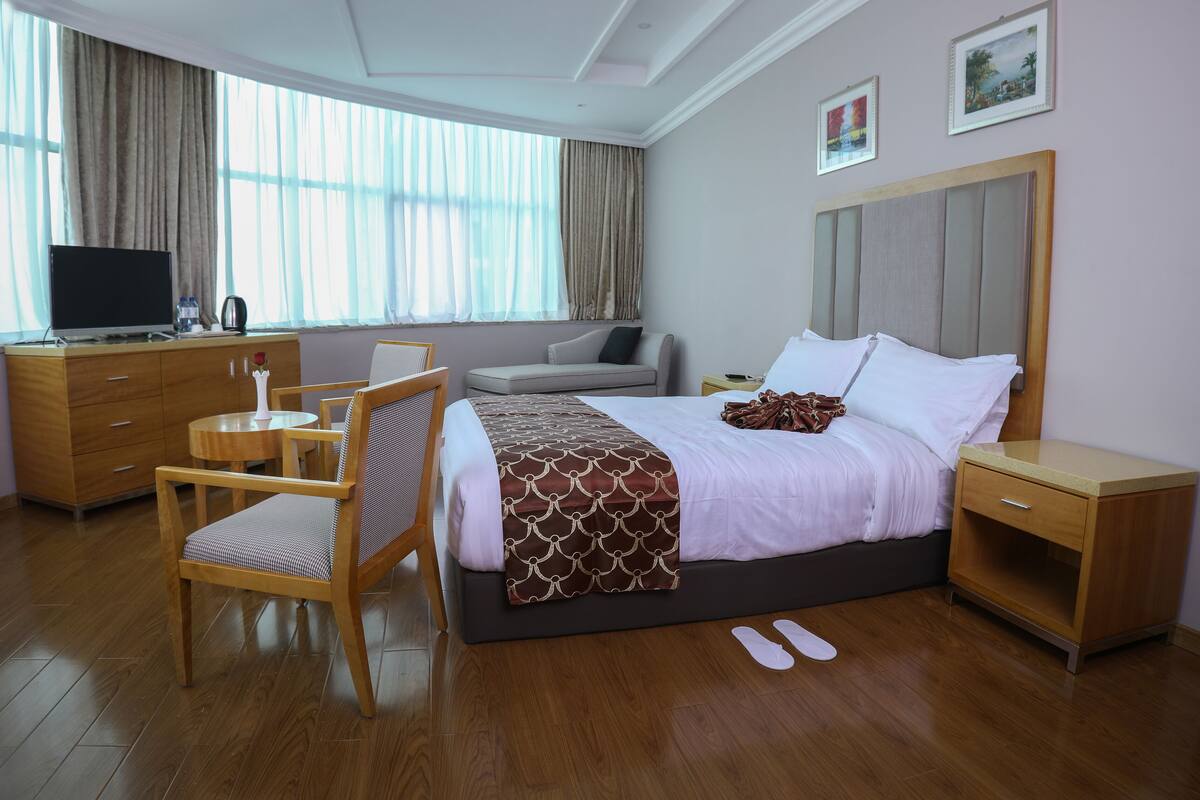 Kamar Double Junior | Minibar, brankas, dan didekorasi berbeda-beda