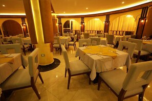 Sudah termasuk sarapan prasmanan setiap hari