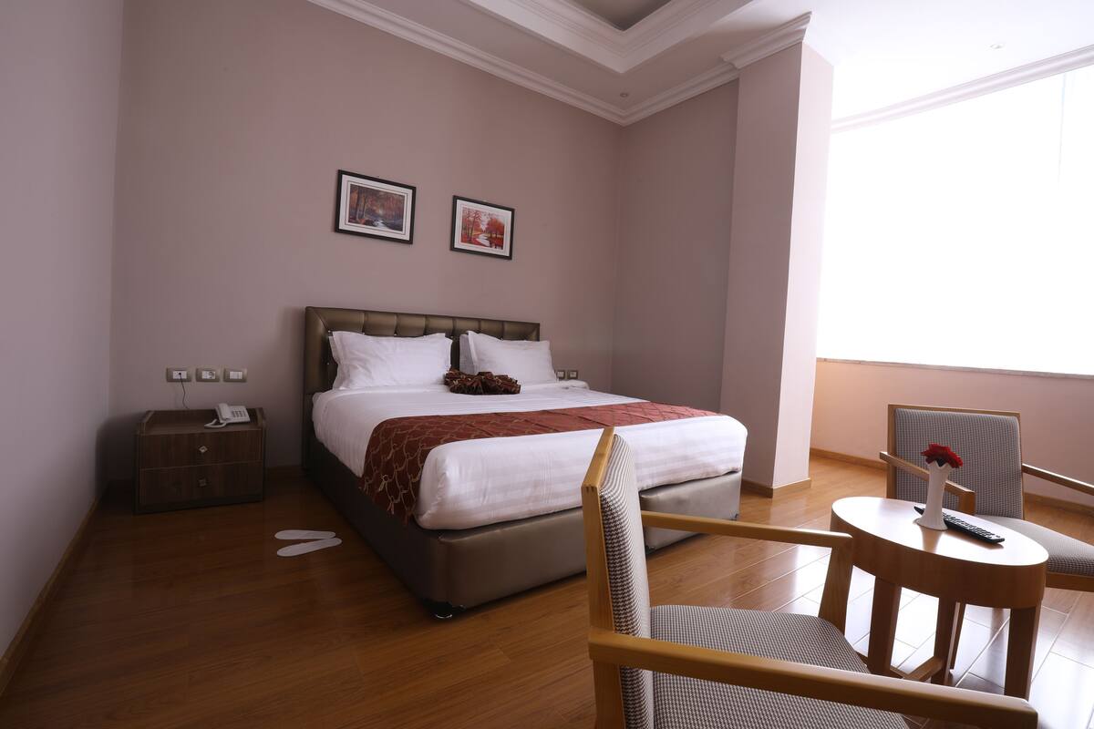 Kamar Double Deluks | Minibar, brankas, dan didekorasi berbeda-beda