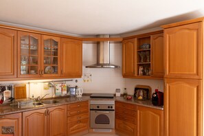 Frigorifero, microonde, forno, lavastoviglie