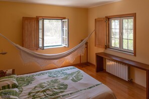 4 bedrooms, desk, iron/ironing board, free WiFi