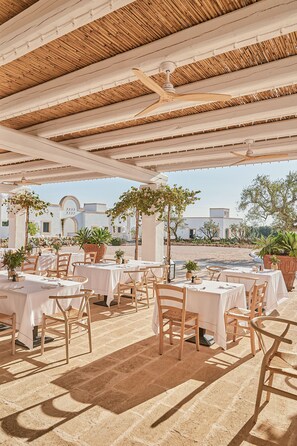 Der serveres frokost og aftensmad