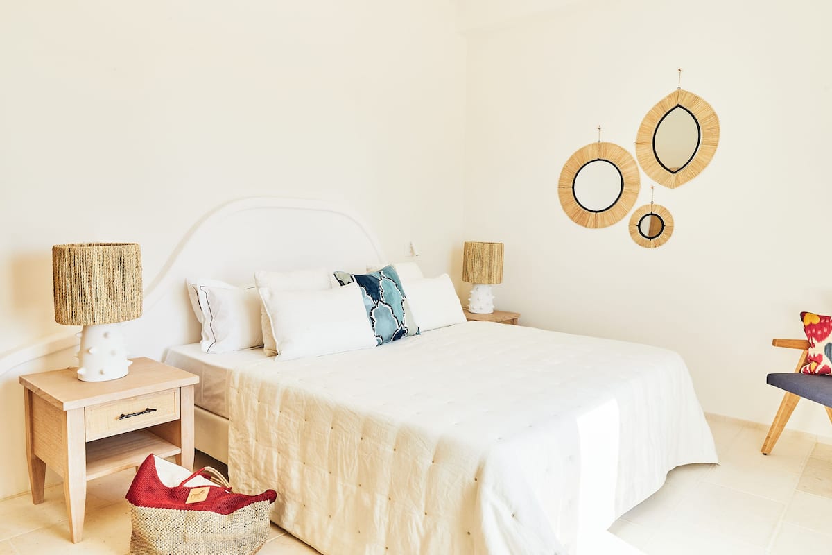 Junior Suite (Deluxe) | 1 bedroom, Egyptian cotton sheets, premium bedding, down comforters