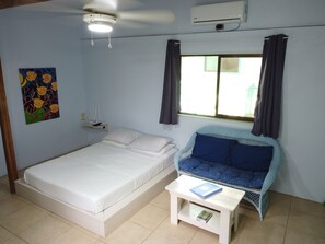 Suíte estúdio | Área de estar | TV 32 polegadas com canais digitais, serviços de streaming