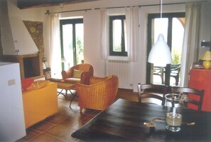 電視、壁爐、乒乓球設施、音響