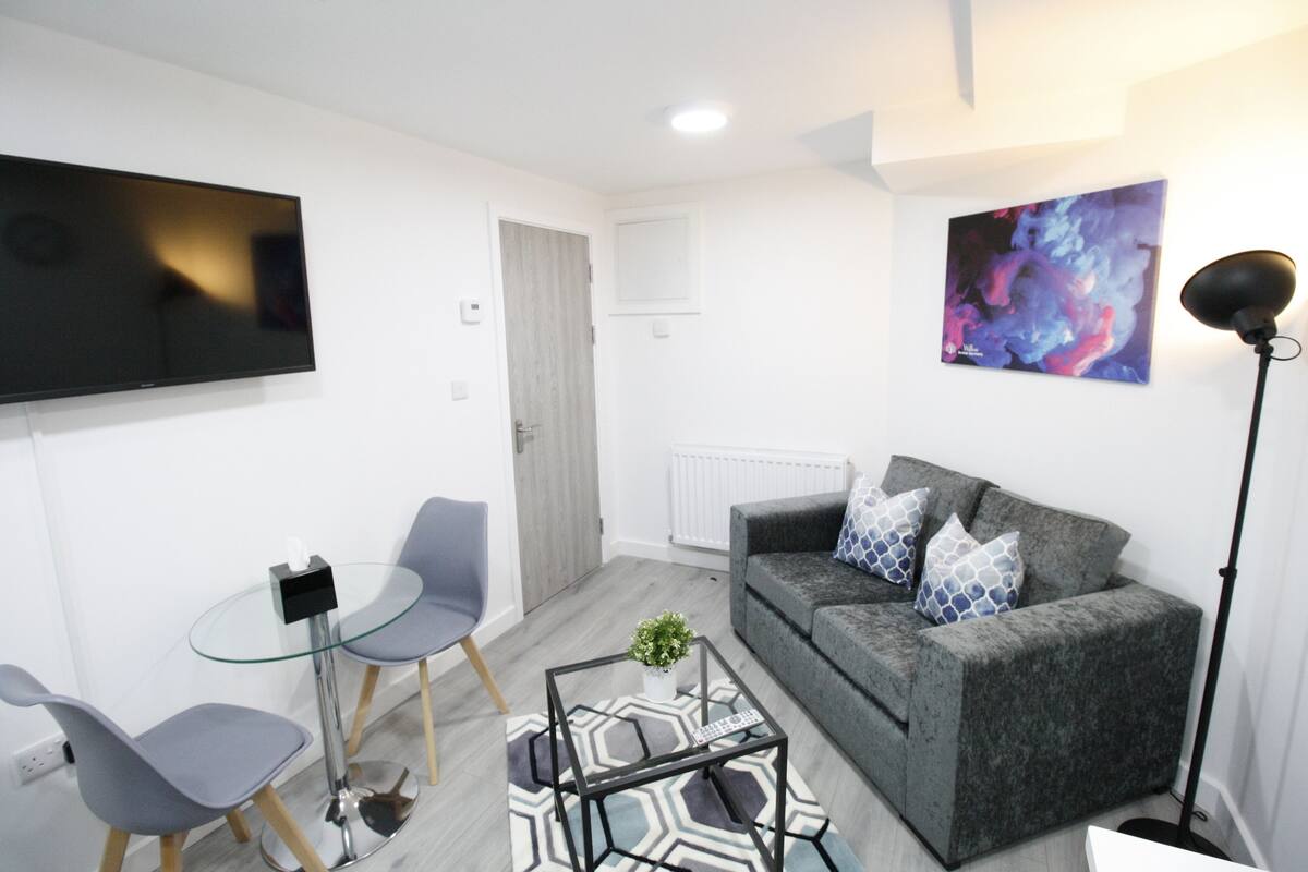Economy Apartment | Living area