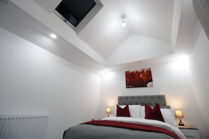 Deluxe appartement | Een bureau, een strijkplank/strijkijzer, gratis wifi, beddengoed